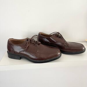 Men’s Croft & Barrow brown dress shoes, size 8. Excellent condition!